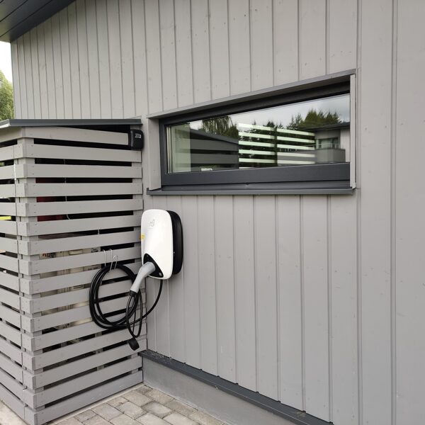 Võtmekarp ja elektriautolaadija